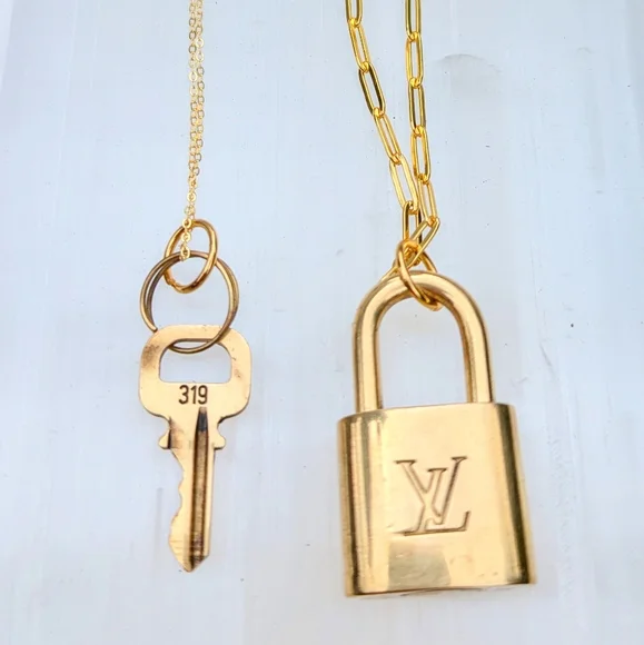 🌟Authentic Louis Vuitton Padlock and Key Necklace Set + Real Gold Chains 🔐🌟 - Picture 3 of 11
